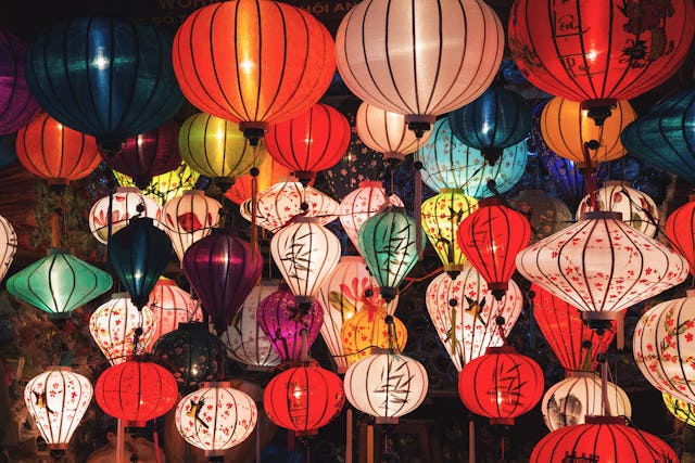Đèn lồng đầy màu sắc năm mới của Trung Quốc